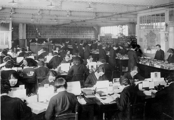 L'administration, traitement du courrier, années 20