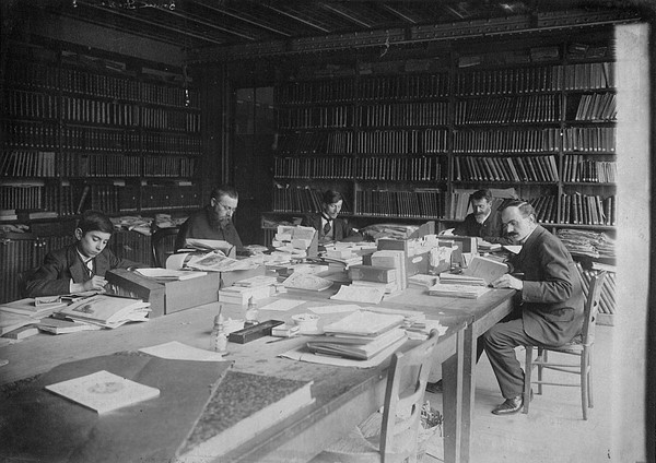 LIII   Bibliotheque avant 1911 à 1927   01