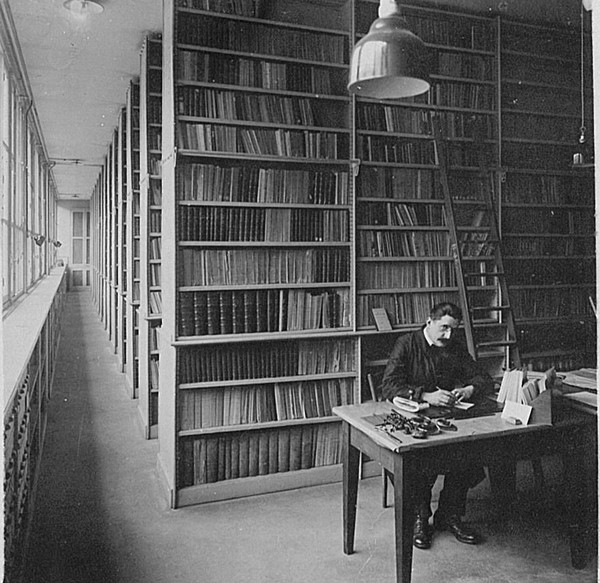 LIII   Bibliotheque avant 1911 à 1927   02