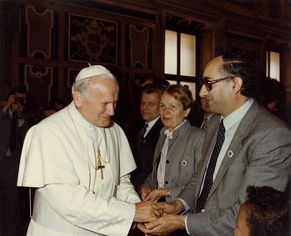 I   La Croix à Rome   13