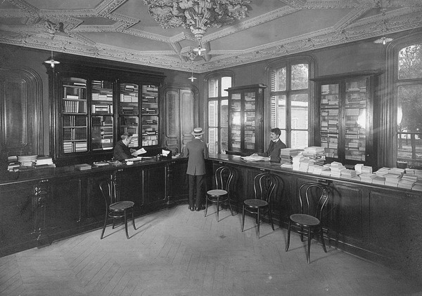LII   Librairie Magasin   01