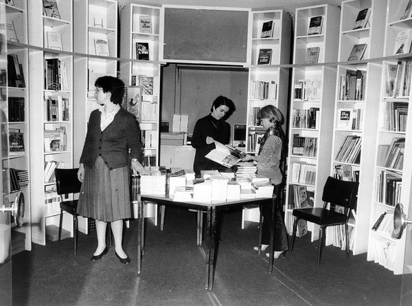 LII   Librairie Magasin   04